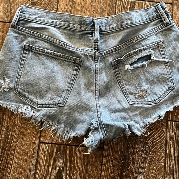 We the free button fly high waisted distressed/destroy short - Picture 4 of 11